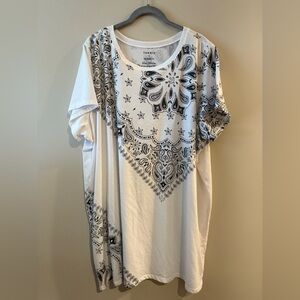 Torrid Black & White Paisley Print Top – Size 4 (4X)